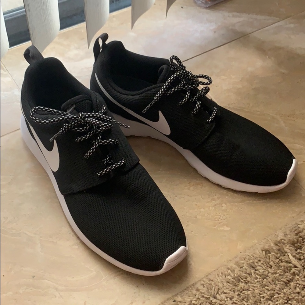 Nike tanjun sneakers size 10